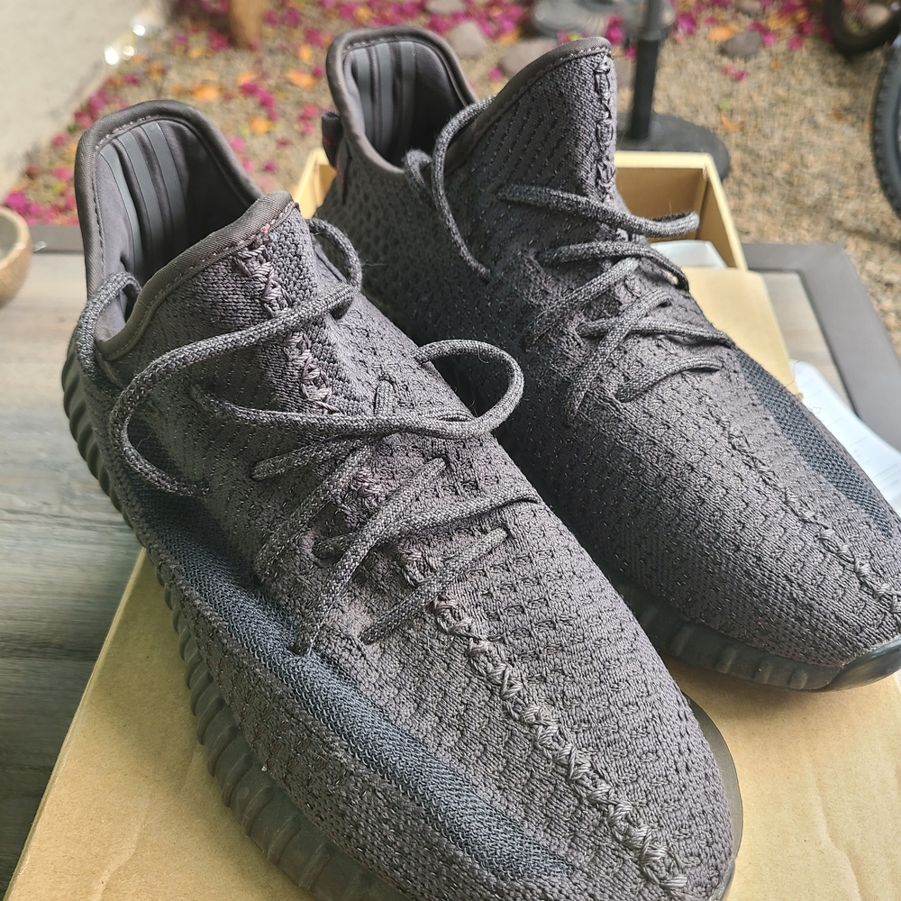 Yeezy Boost 350 V2 Black